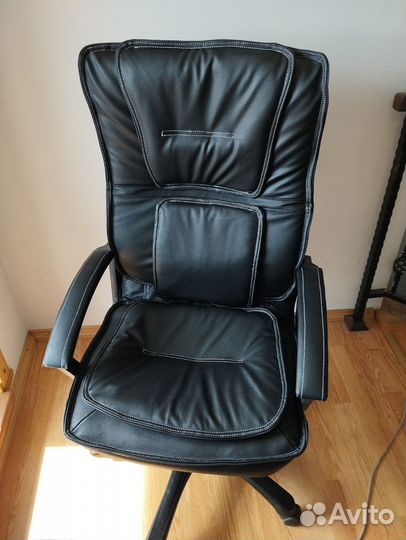 Офисное кожаное кресло