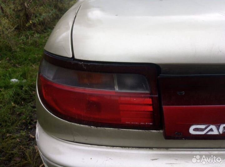 Левый стопсигнал Toyota Carina