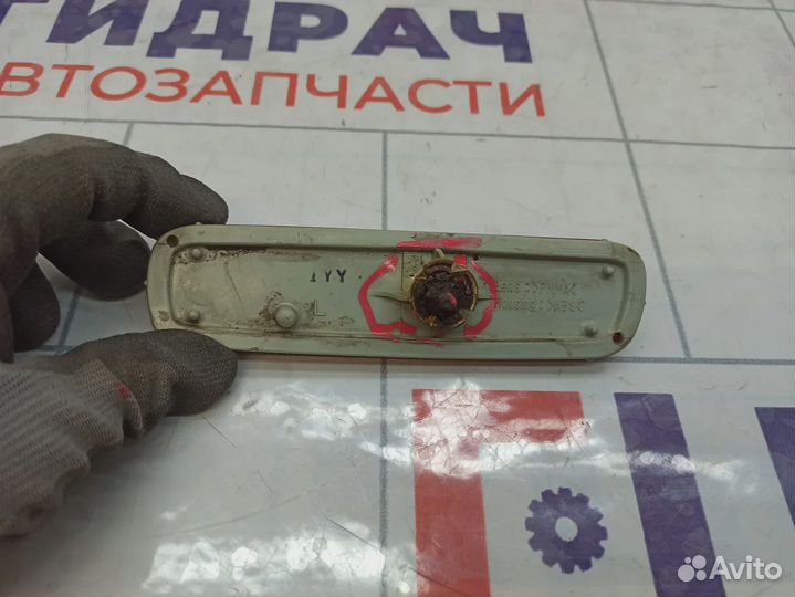 Отражатель в бампер задний Toyota Land Cruiser (J100)