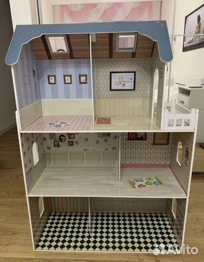 Кукольный домик с мебелью