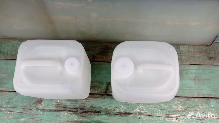 Канистры пластиковые 10 л