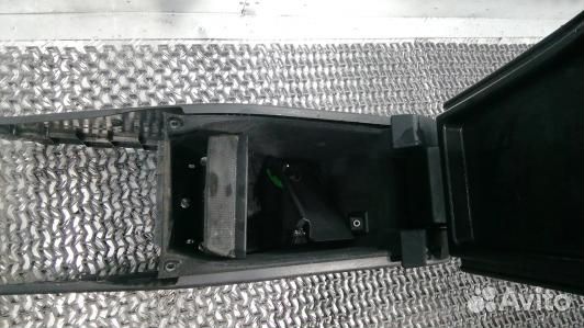 Подлокотник центральный volvo S80 2 (GNI05IX01)