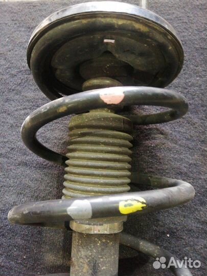 Стойка амортизатора передняя правая Mitsubishi Asx