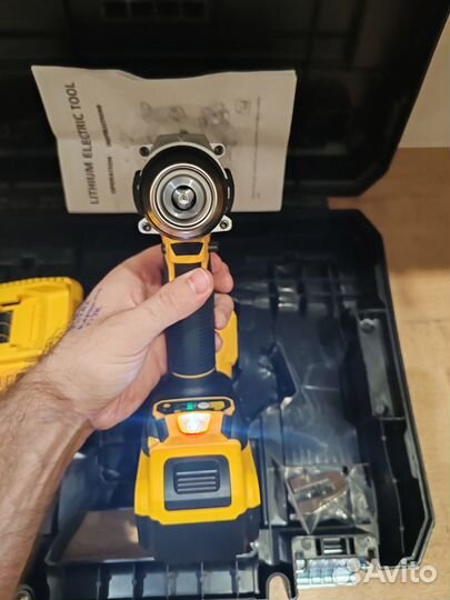 Бесщеточный шуруповерт Dewalt 20v 6 a/h