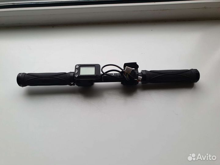 Дисплей с рулём для электросамоката