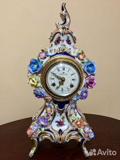 Фарфоровые часы. Высота-45 см. Германия