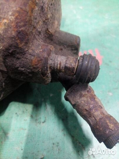 Суппорт передний правый Ford Focus 2