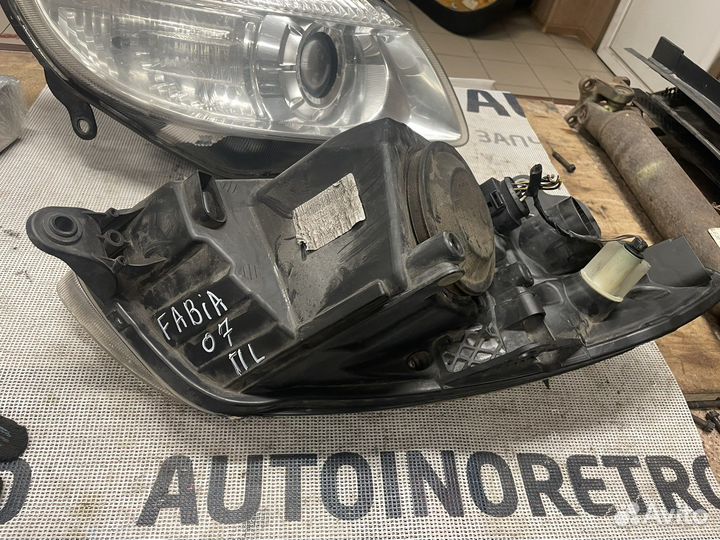 Фара левая правая Skoda Fabia 2