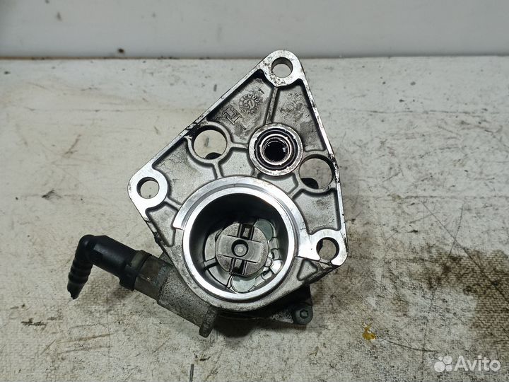 Насос вакуумный Peugeot Partner 1