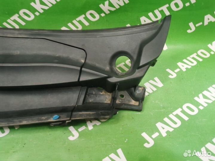 Решетка стеклоочистителя левая Toyota Auris 1