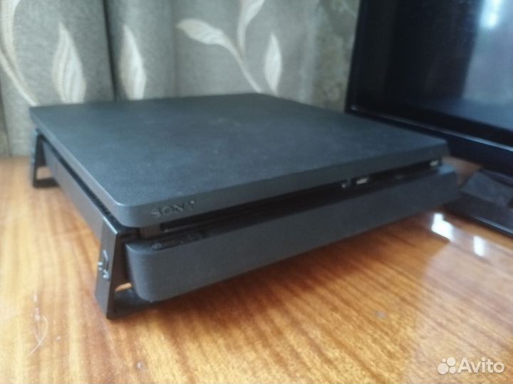 Sony PlayStation 4 slim 1tb + 7 игр