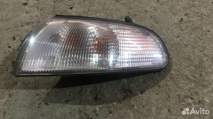 Поворотник левый Mazda 626 GE