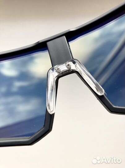 Чёрные спортивные солнцезащитные очки