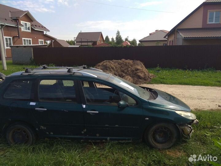 Peugeot 307 1.6 МТ, 2005, битый, 420 000 км