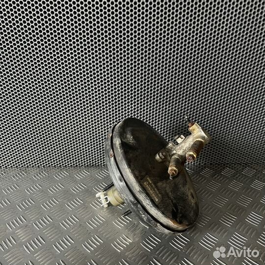 Усилитель тормозов вакуумный Ford Focus