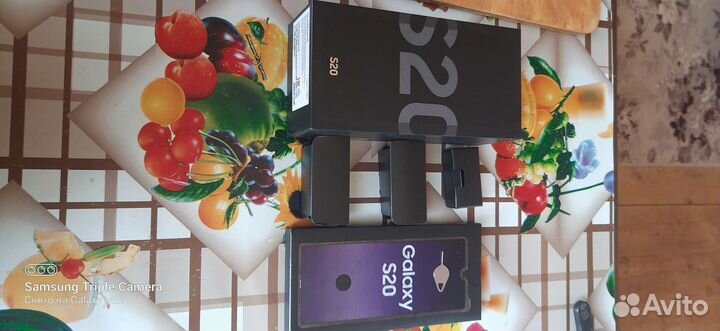 Samsung Galaxy S20, 8/128 ГБ