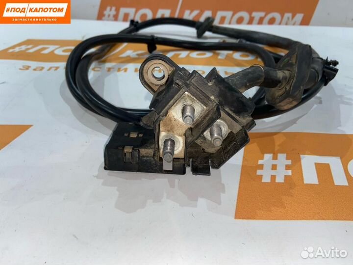 Плюсовой провод аккумулятора Volkswagen Touareg 2