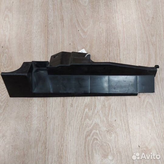 Дефлектор радиатора левый Honda Civic 8 FD1 4D