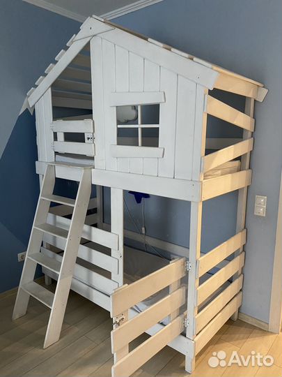 Детская кроватка домик двухъярусная