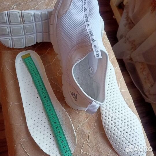 Кроссовки женские