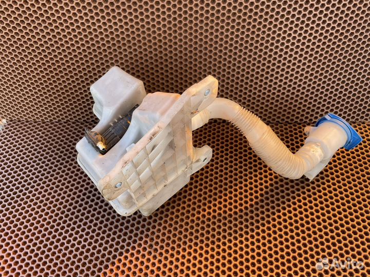 Бачок омывателя Skoda / Volkswagen 3Q0955448B