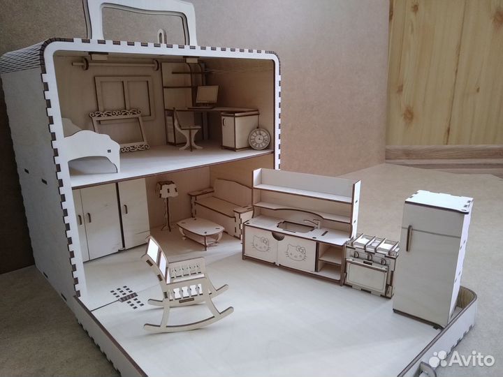 Чемодан (домик) для кукол