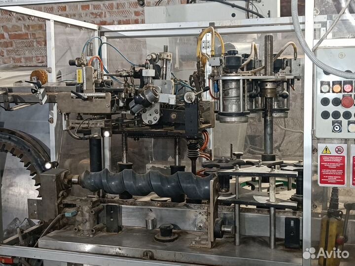 Автомат для надевания и обжима капсулы шампанского