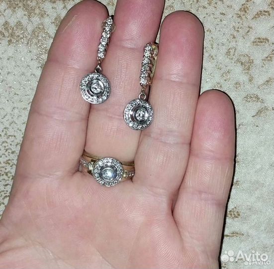 Золотые серьги и кольцо с бриллиантами