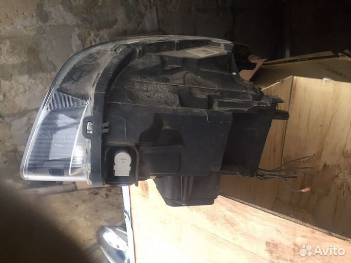 Фара правая на Volvo Xc 60 биксенон