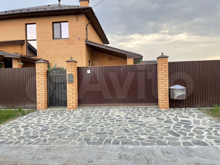 Дом 198 м² на участке 12,2 сот.