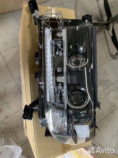 Фара левая executive lounge Land cruiser 200