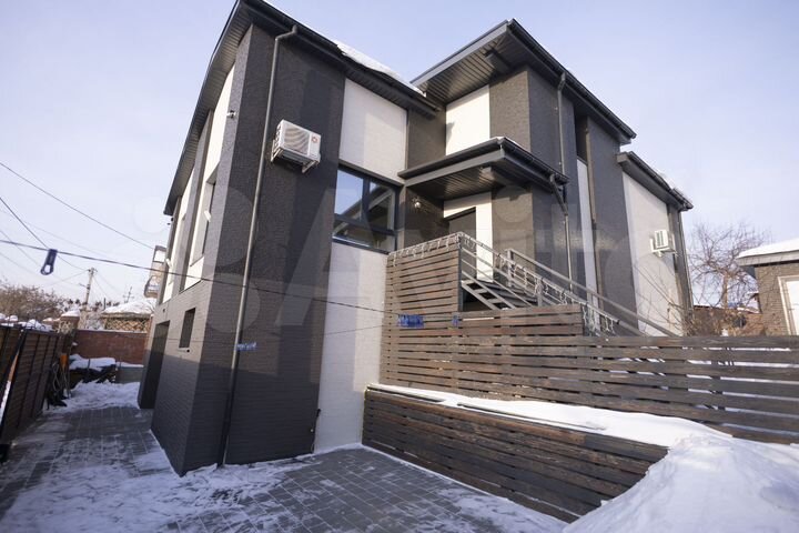 Коттедж 214 м² на участке 6 сот.