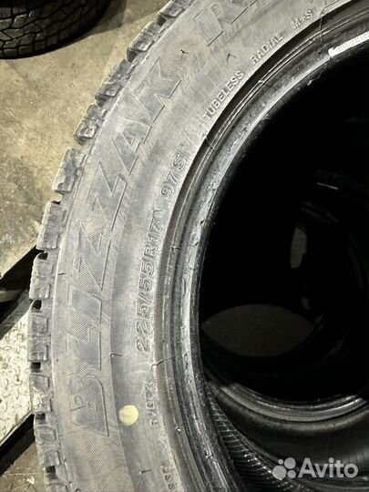 Bridgestone Blizzak Revo GZ 225/55 R17