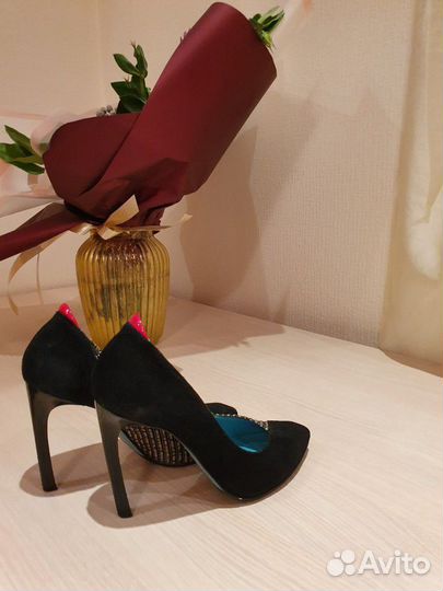 Туфли на высоком каблуке(брендовые)