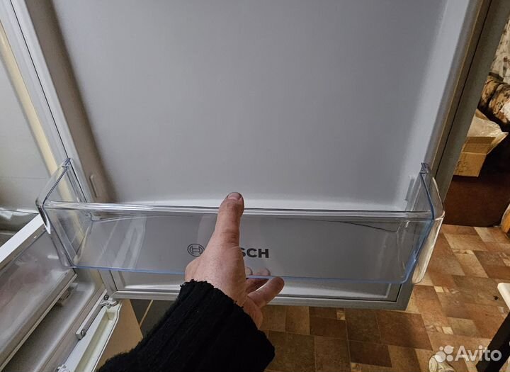 Полка на дверь холодильника Bosch KGN