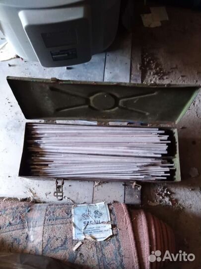 Ящик военный металлический с электродами