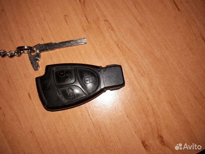 Ключ Mercedes рыбка