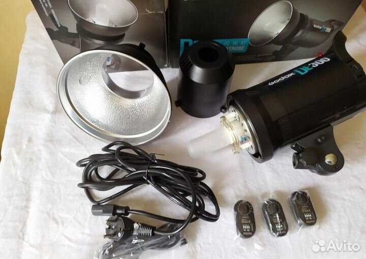 Комплект студийного света Godox DE 300