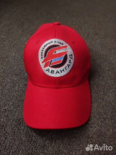 Бейсболка с индивидуальной вышивкой