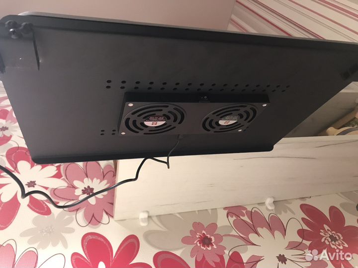 Столик для ноутбука с охлаждением