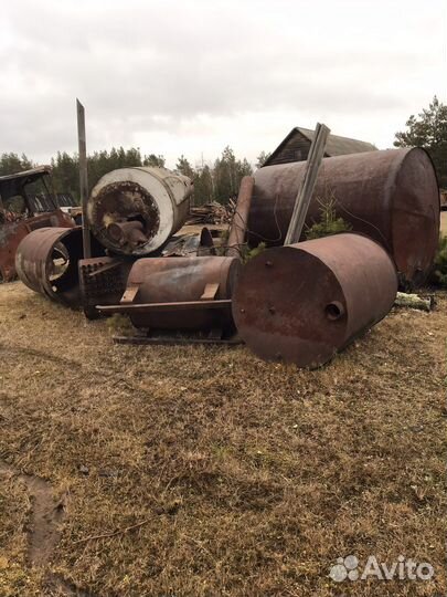 Емкость на колесах 1100 л. и другие