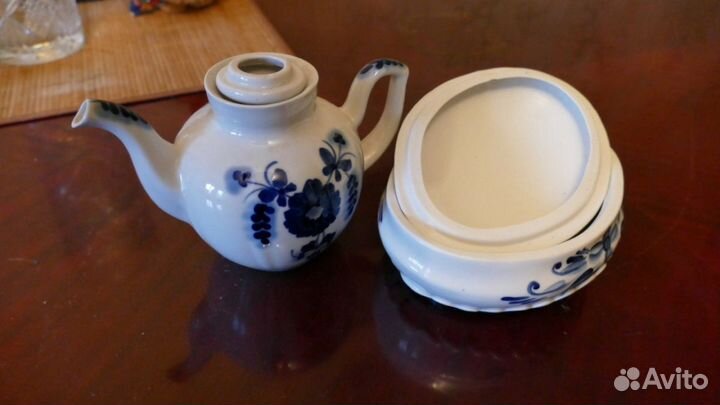 Заварочный чайник и конфетница из фарфора, произво
