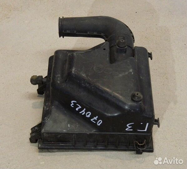 Корпус воздушного фильтра VW Golf 3 (нижняя часть)