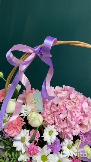 Букет цветов в корзине на день рождения