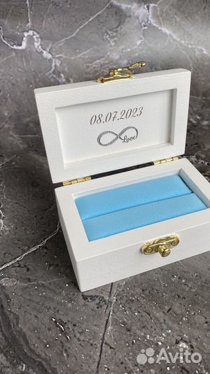 Свадебная прямоугольная шкатулка с подушечками