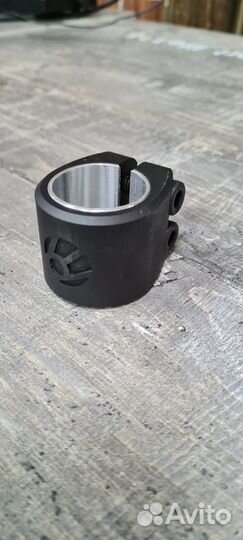 Зажим для трюкового самоката