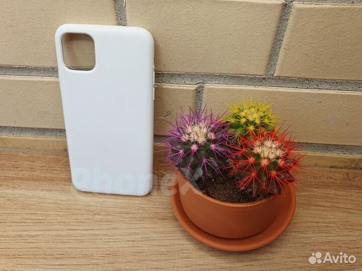 Две накладки для iPhone 11 Po Max (белая и черная)