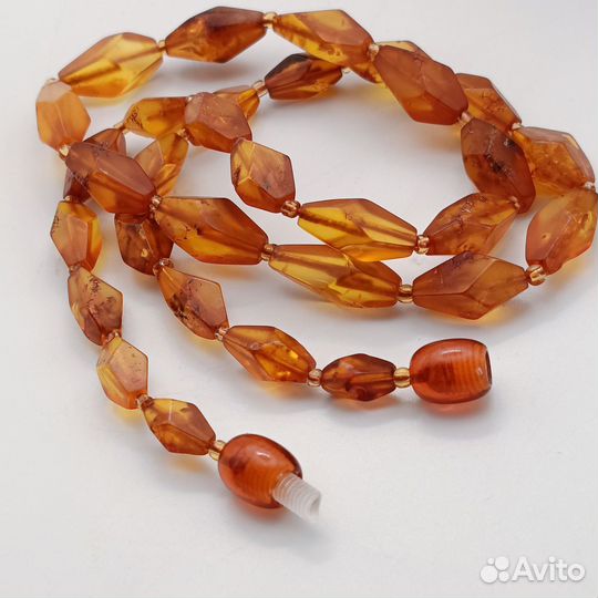 Бронь Г. Янтарные бусы природный камень