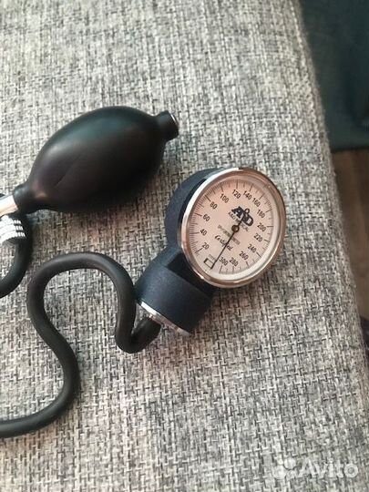 Тонометр AND UA-100, механический со стетоскопом