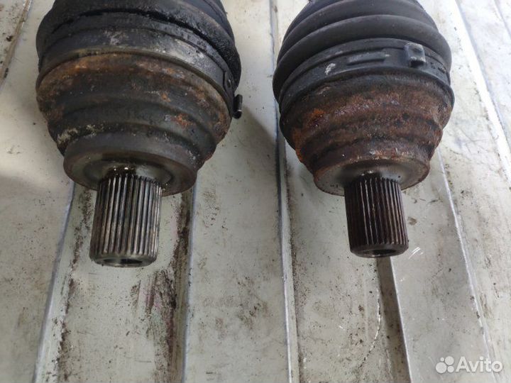 Полуось привод шрус передний правый Audi A3 8P